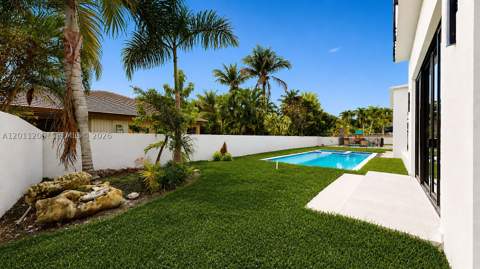 16022 NW 83rd Ct, Miami Lakes FL - photo 15 of 117