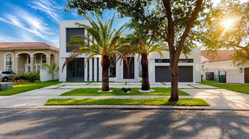 5 bedroom SingleFamilyResidence at 16022 NW 83rd Ct, Graham West, Miami Lakes — photo 5