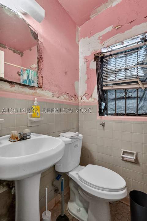 1211 NW 37th St, Miami FL - photo 14 of 20