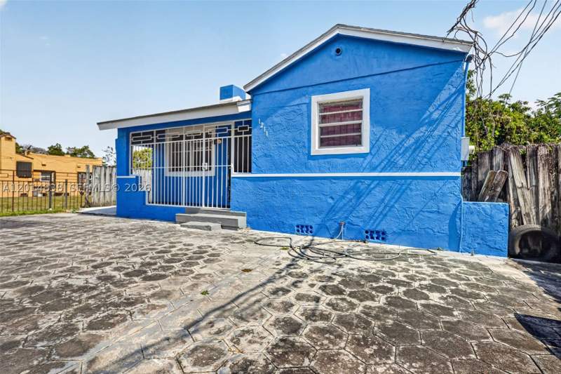 3 bedroom SingleFamilyResidence at 1211 NW 37th St, N Miami Estates, Miami — photo 3