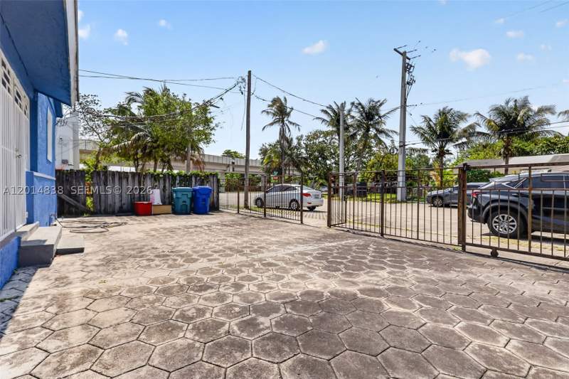 3 bedroom SingleFamilyResidence at 1211 NW 37th St, N Miami Estates, Miami — photo 5