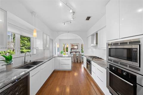 1281 S Venetian Way, Miami FL - photo 24 of 48