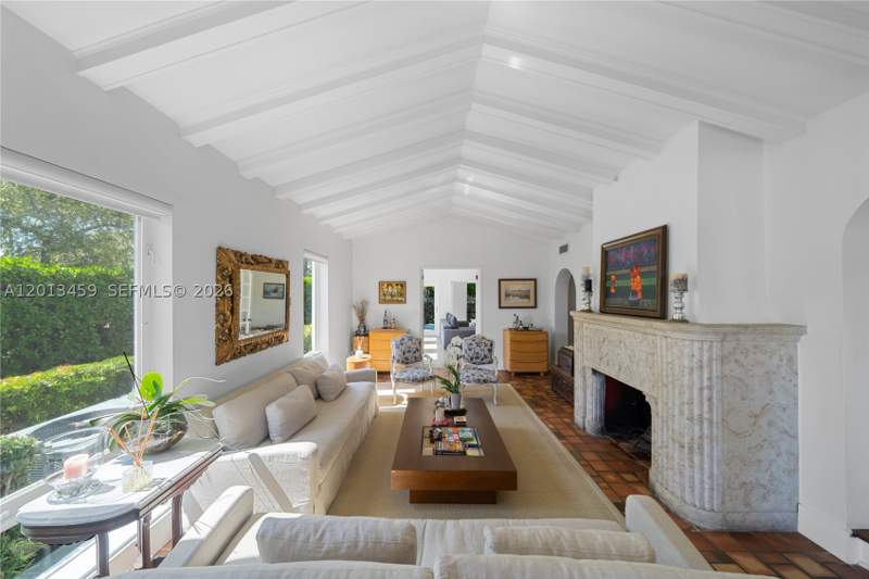 4 bedroom SingleFamilyResidence at 1281 S Venetian Way, San Marco, Miami — photo 3