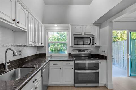 232 Sea View Dr 108, Key Biscayne FL - photo 10 of 27