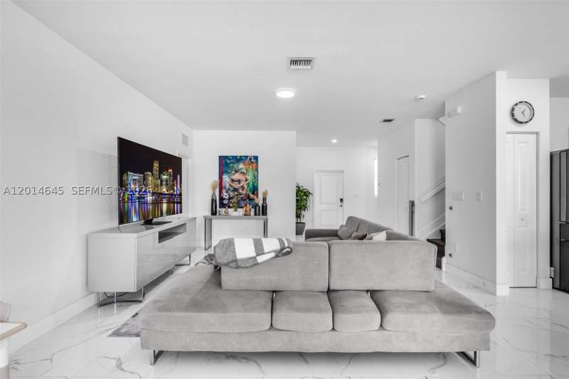 5 bedroom SingleFamilyResidence at 13629 SW 186th Ln, Galiano, Miami — photo 4