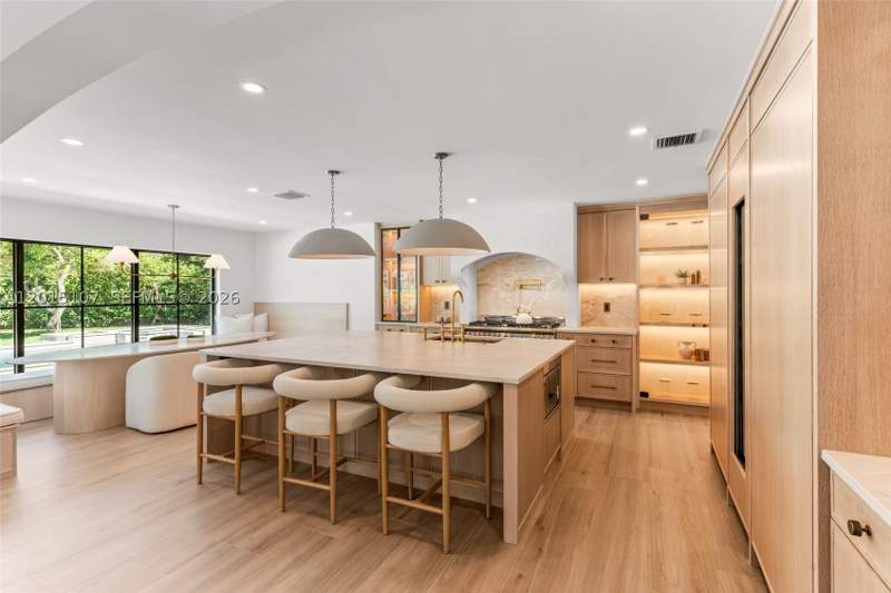 5 bedroom SingleFamilyResidence at 16889 SW 73rd Ct, Banyan Woods, Palmetto Bay — photo 2