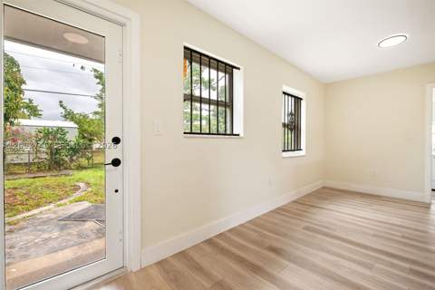 1130 NW 129th St, North Miami FL - photo 8 of 33