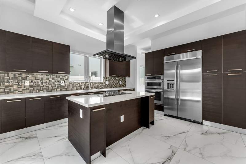 4 bedroom SingleFamilyResidence at 8221 NW 34th Dr, Oasis Park Square At Dora, Doral — photo 4