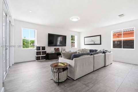 11090 NW 84th St, Doral FL - photo 6 of 10