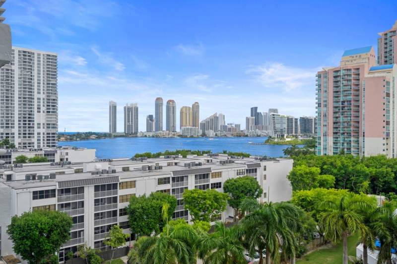 2 bedroom Condominium at 3300 NE 192nd Street 915, Parc Central, Aventura — photo 2
