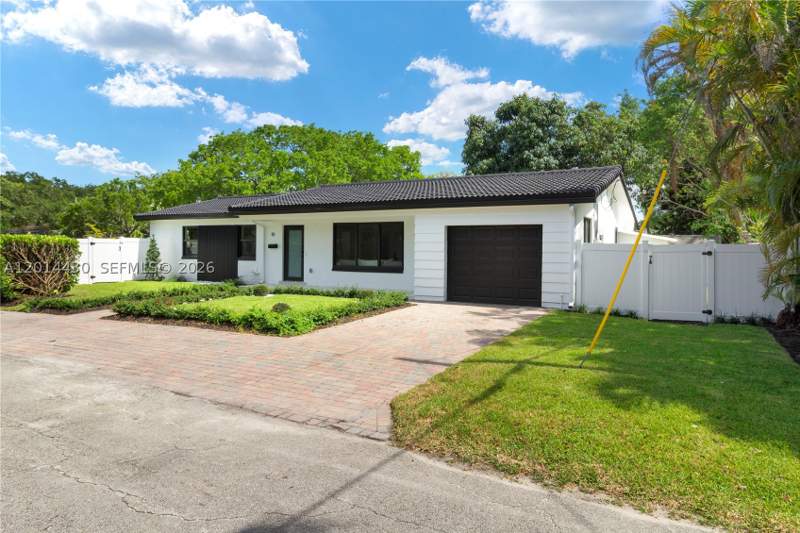 3 bedroom SingleFamilyResidence at 10 NW 100th St, Navarro Sub, Miami Shores — photo 2