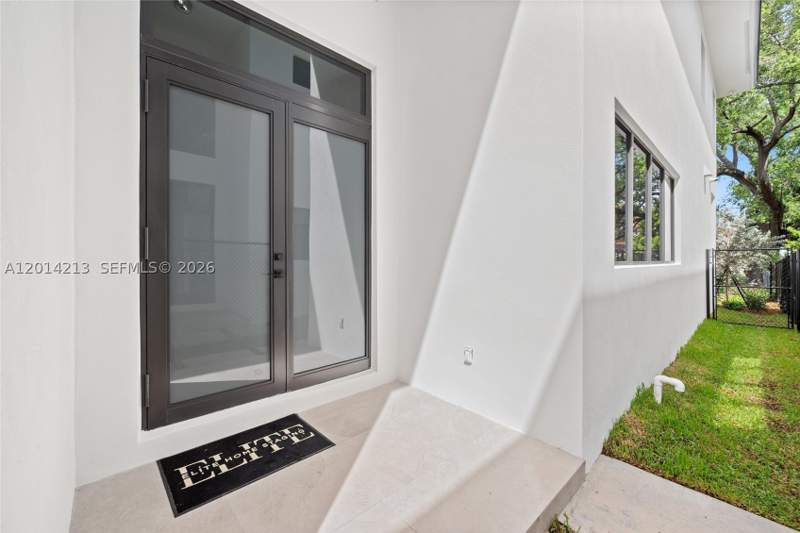 4 bedroom Townhouse at 2745 SW 23 Ter, Amnd Miami Suburban Acres, Miami — photo 2