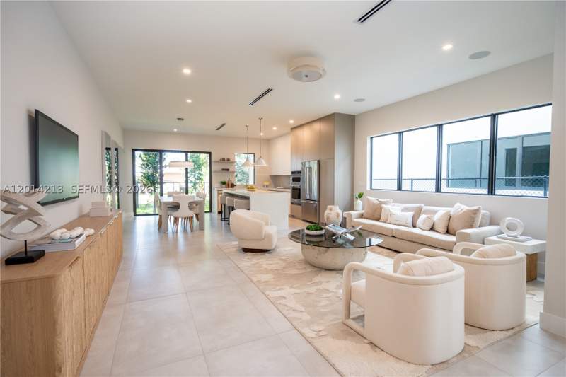 4 bedroom Townhouse at 2745 SW 23 Ter, Amnd Miami Suburban Acres, Miami — photo 3