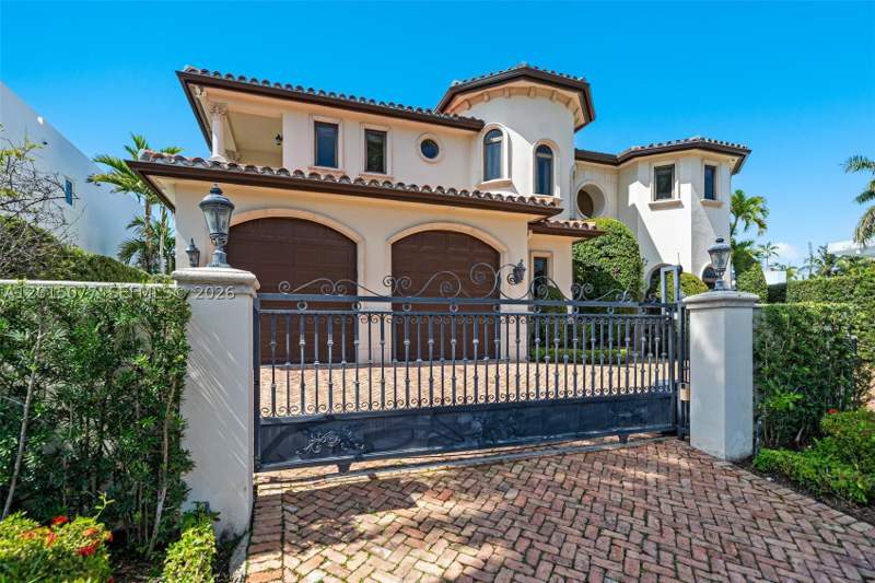 6 bedroom SingleFamilyResidence at 1251 99th St, Bay Harbor Island, Bay Harbor Islands — photo 3