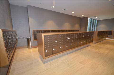 16385 Biscayne Blvd 519, North Miami Beach FL - photo 7 of 110