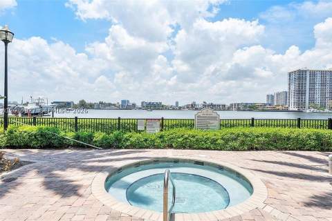 17150 N Bay Rd 2905, Sunny Isles Beach FL - photo 20 of 30