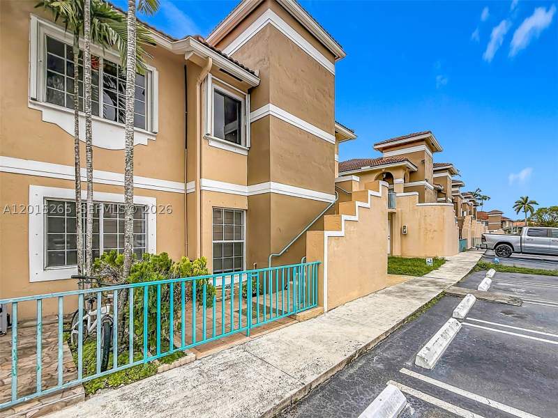 3 bedroom Townhouse at 6466 SW 130th Pl 902, Lago Lindo Townvillas Con, Miami — photo 2