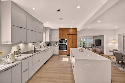 725 NE 81st St, Miami FL - photo 11 of 31