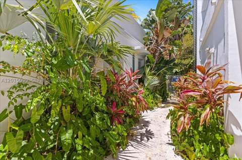421 Meridian Ave 19, Miami Beach FL - photo 12 of 32