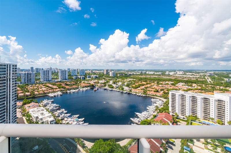 2 bedroom Condominium at 21205 Yacht Club Dr 3107, North Tower At The Point, Aventura — photo 3