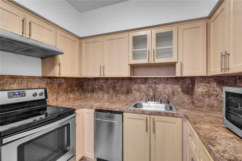 7441 Wayne Ave 4G, Miami Beach FL - photo 10 of 38