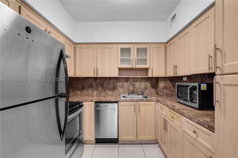 7441 Wayne Ave 4G, Miami Beach FL - photo 8 of 38