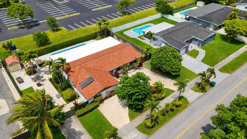 4 bedroom SingleFamilyResidence at 10435 SW 92nd St, Kendale Sec 1, Miami — photo 3