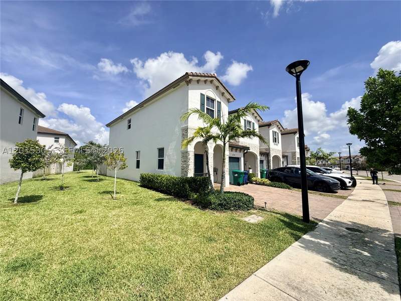 3 bedroom Townhouse at 12750 NW 23rd Pl, GOLF PARK SEC 1, Miami — photo 2