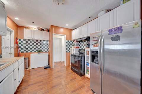 2890 NW 160th St, Miami Gardens FL - photo 12 of 40