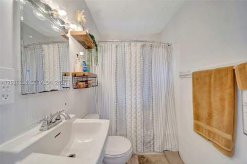 2890 NW 160th St, Miami Gardens FL - photo 15 of 40