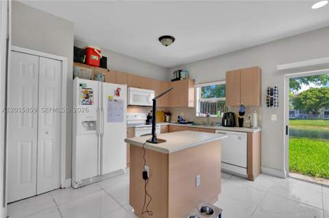 1660 SE 30th St, Homestead FL - photo 10 of 49