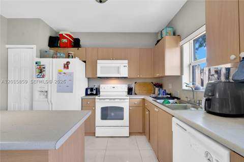 1660 SE 30th St, Homestead FL - photo 11 of 49