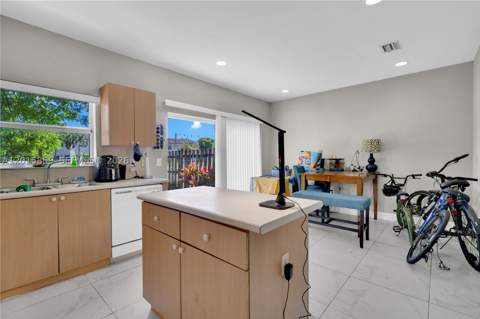 1660 SE 30th St, Homestead FL - photo 15 of 49