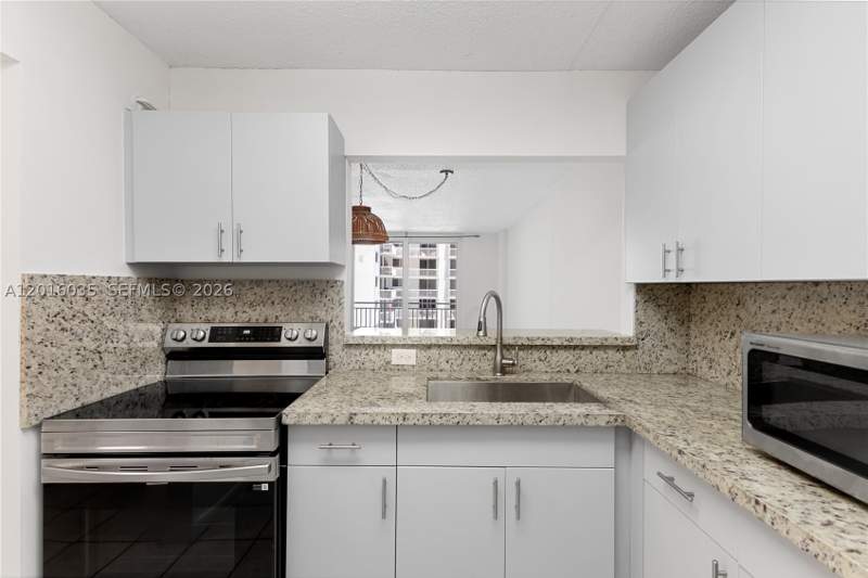 1 bedroom Condominium at 345 Ocean Dr 424, Ocean Point Condo, Miami Beach — photo 3