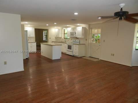 18950 SW 240th St, Homestead FL - photo 10 of 84