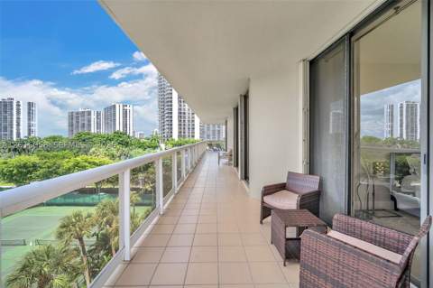 20191 E Country Club Dr 601, Aventura FL - photo 24 of 39