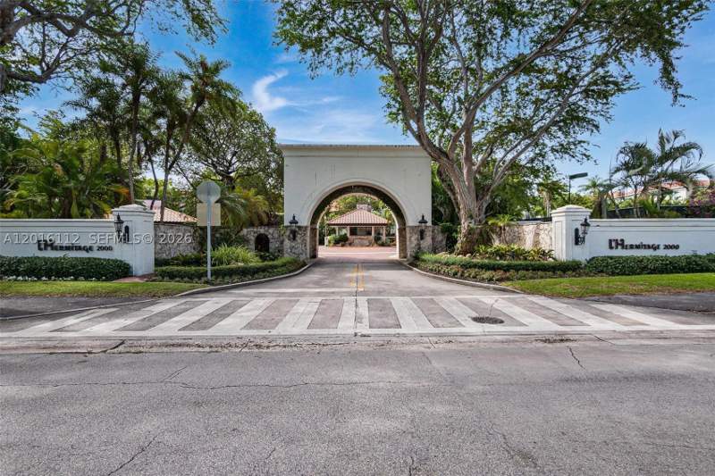 5 bedroom Condominium at 2000 S Bayshore Dr 69, L Hermitage, Miami — photo 5