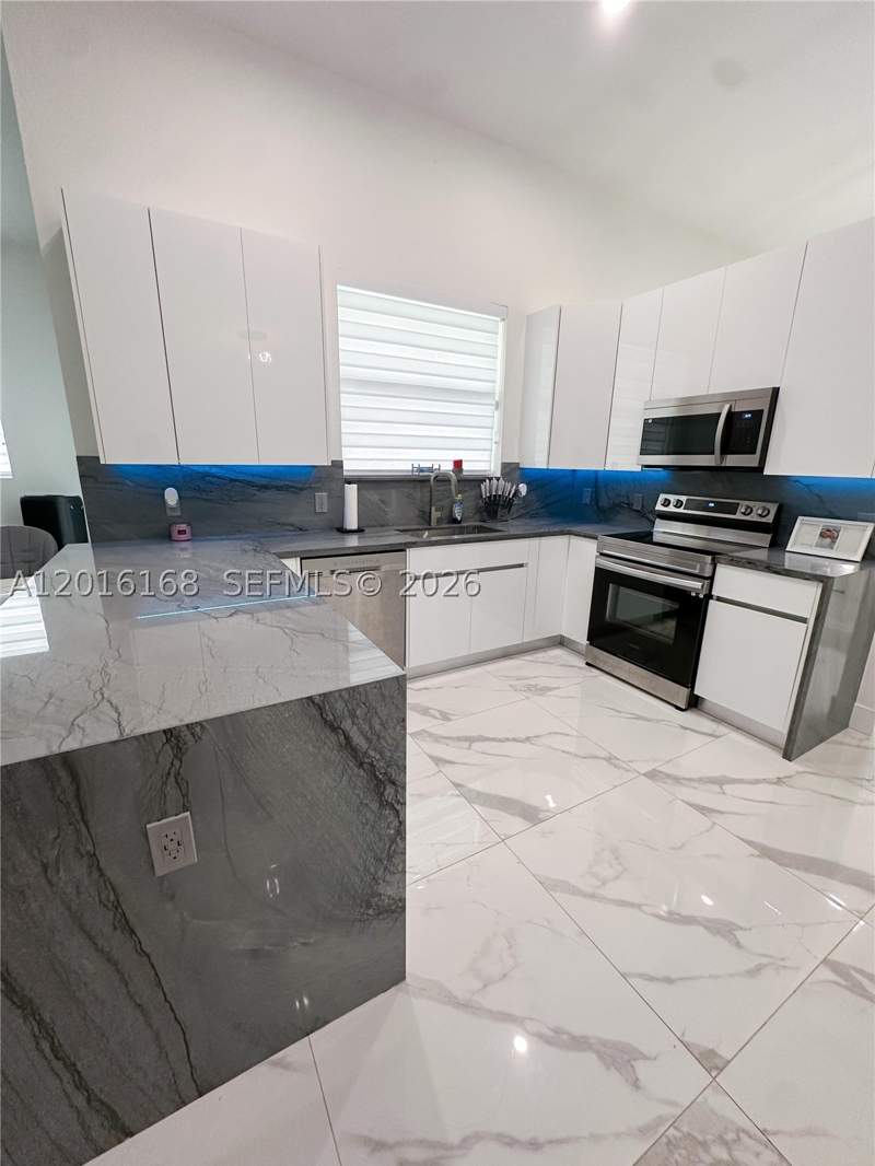 4 bedroom SingleFamilyResidence at 12622 SW 224th St, Karyna Subdivision, Miami — photo 5