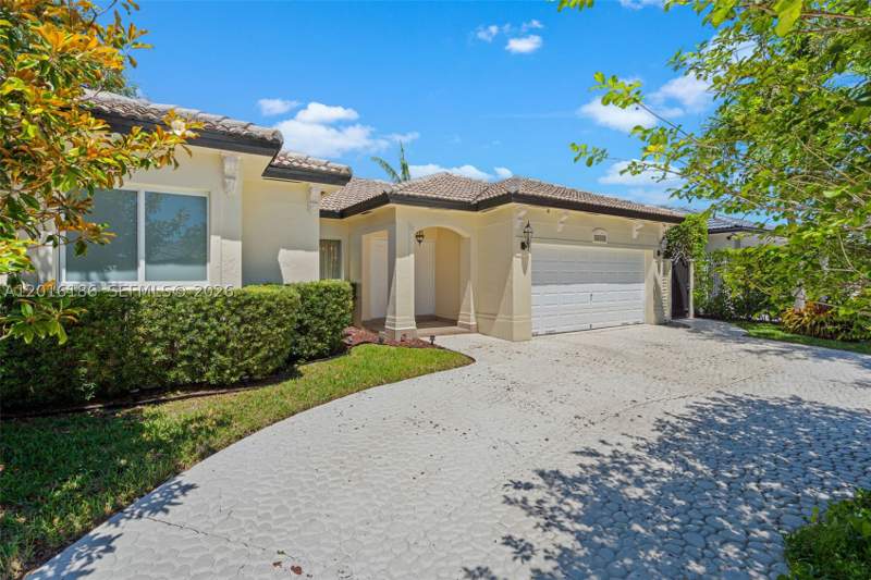 3 bedroom SingleFamilyResidence at 16238 NW 91st Ave, Royal Garden Estates, Miami Lakes — photo 2