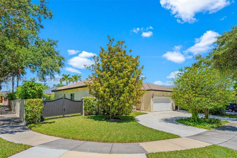 3 bedroom SingleFamilyResidence at 16238 NW 91st Ave, Royal Garden Estates, Miami Lakes — photo 3