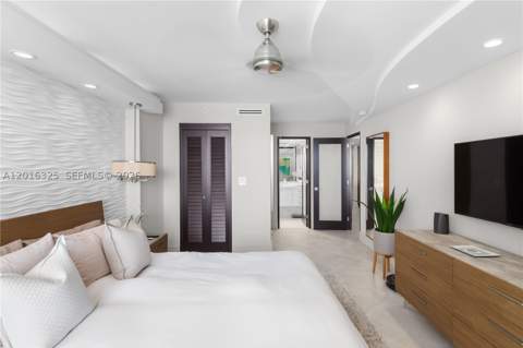 2555 Collins Ave 2205, Miami Beach FL - photo 19 of 35