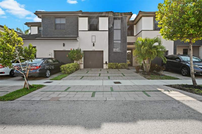 3 bedroom Townhouse at 15776 NW 91st Ct, Dunnwoody Lake, Miami Lakes — photo 2
