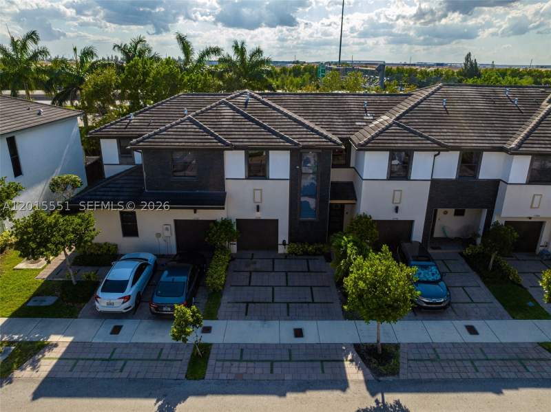 3 bedroom Townhouse at 15776 NW 91st Ct, Dunnwoody Lake, Miami Lakes — photo 3
