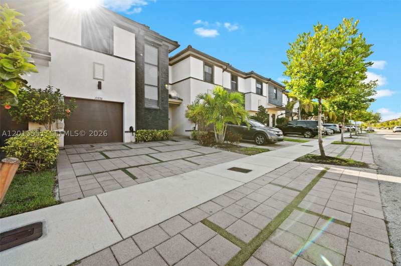 3 bedroom Townhouse at 15776 NW 91st Ct, Dunnwoody Lake, Miami Lakes — photo 4