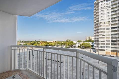 18021 Biscayne Boulevard 504, Aventura FL - photo 20 of 21