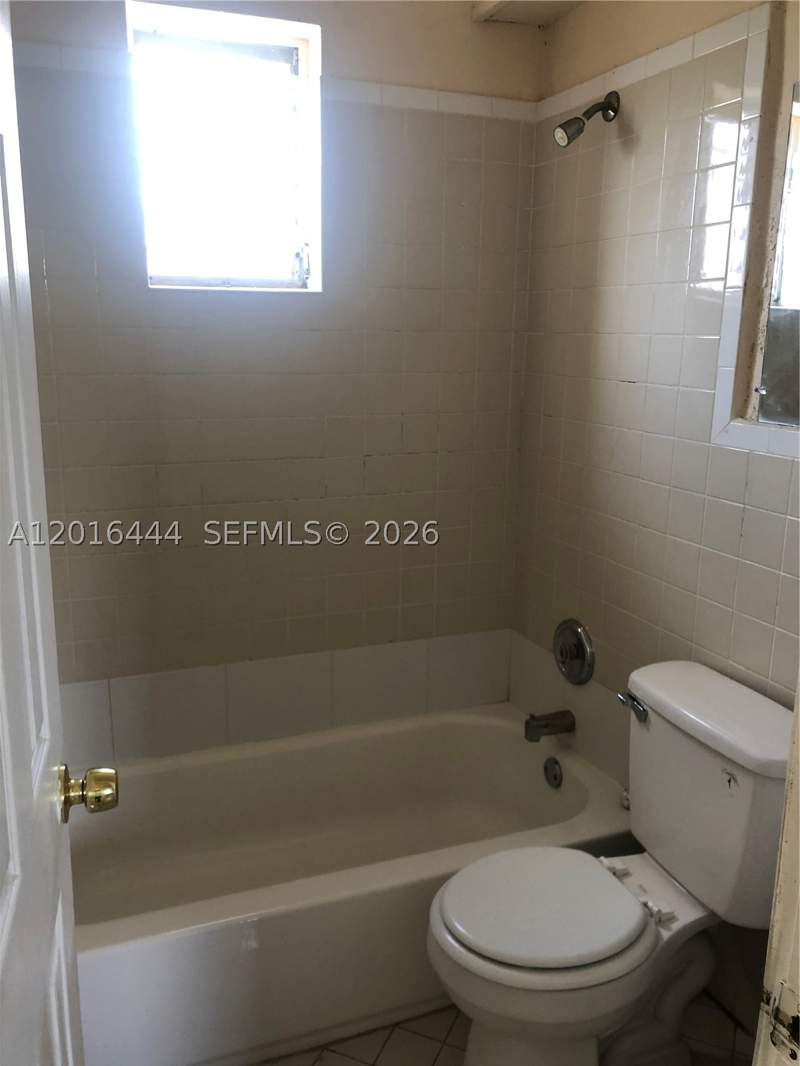 3 bedroom SingleFamilyResidence at 640 SW 7th St, Central Comml Homestead, Homestead — photo 4