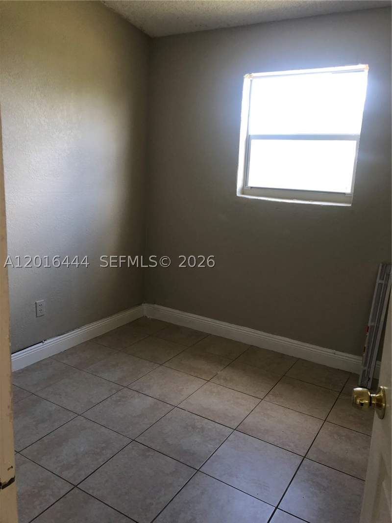 3 bedroom SingleFamilyResidence at 640 SW 7th St, Central Comml Homestead, Homestead — photo 5