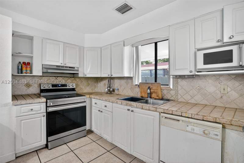 3 bedroom SingleFamilyResidence at 2451 NW 11th St, Carlile Terrace, Miami — photo 2