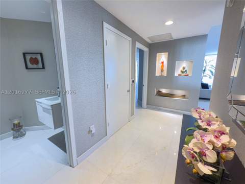 17111 Biscayne Blvd 1705, North Miami Beach FL - photo 7 of 54