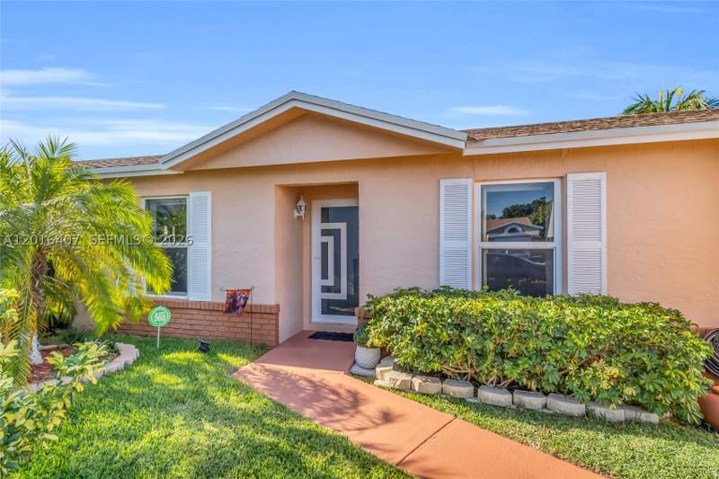 3 bedroom SingleFamilyResidence at 8266 NW 192nd Ter, Westbrooke At Avalon Sec, Hialeah — photo 2